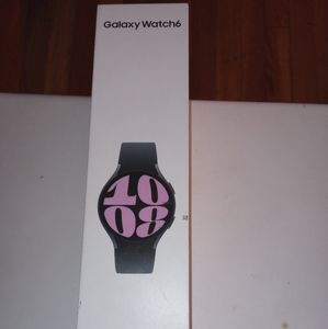 NIB. Samsung Galaxy 6 Classic Wearable